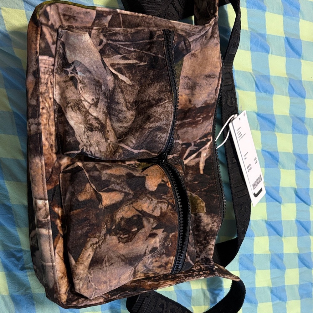 BAGGU Cargo crossbody in Photo Forest (M) Like new with tags